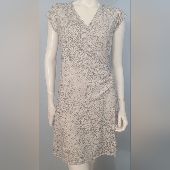 Athleta Dresses & Skirts - Athleta Nectar faux wrap white and gray athletic dress size small